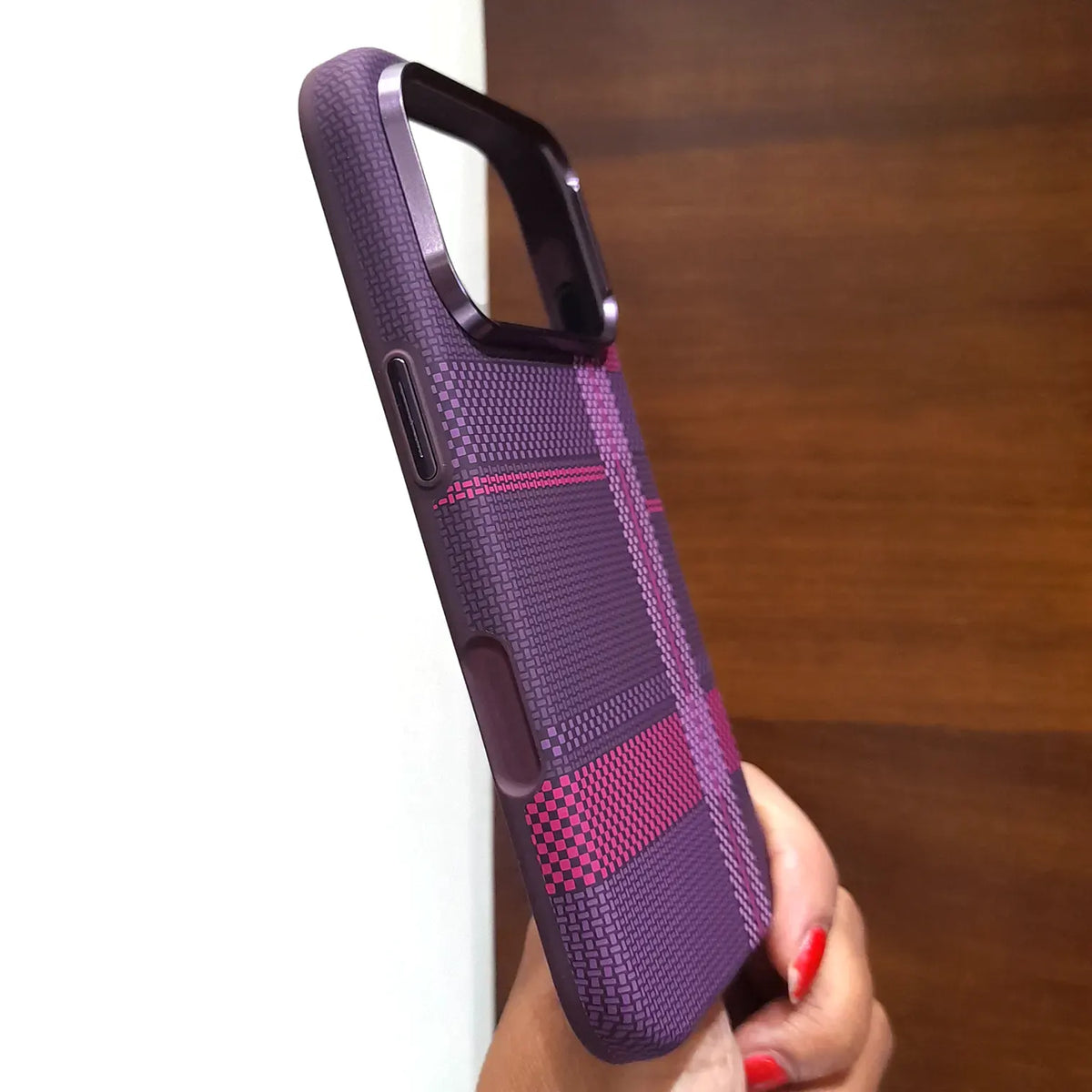 LUXO Ultra Hybrit Magfit Magnetic Metal Camera Frame Hard Case for iPhone 18 Pro