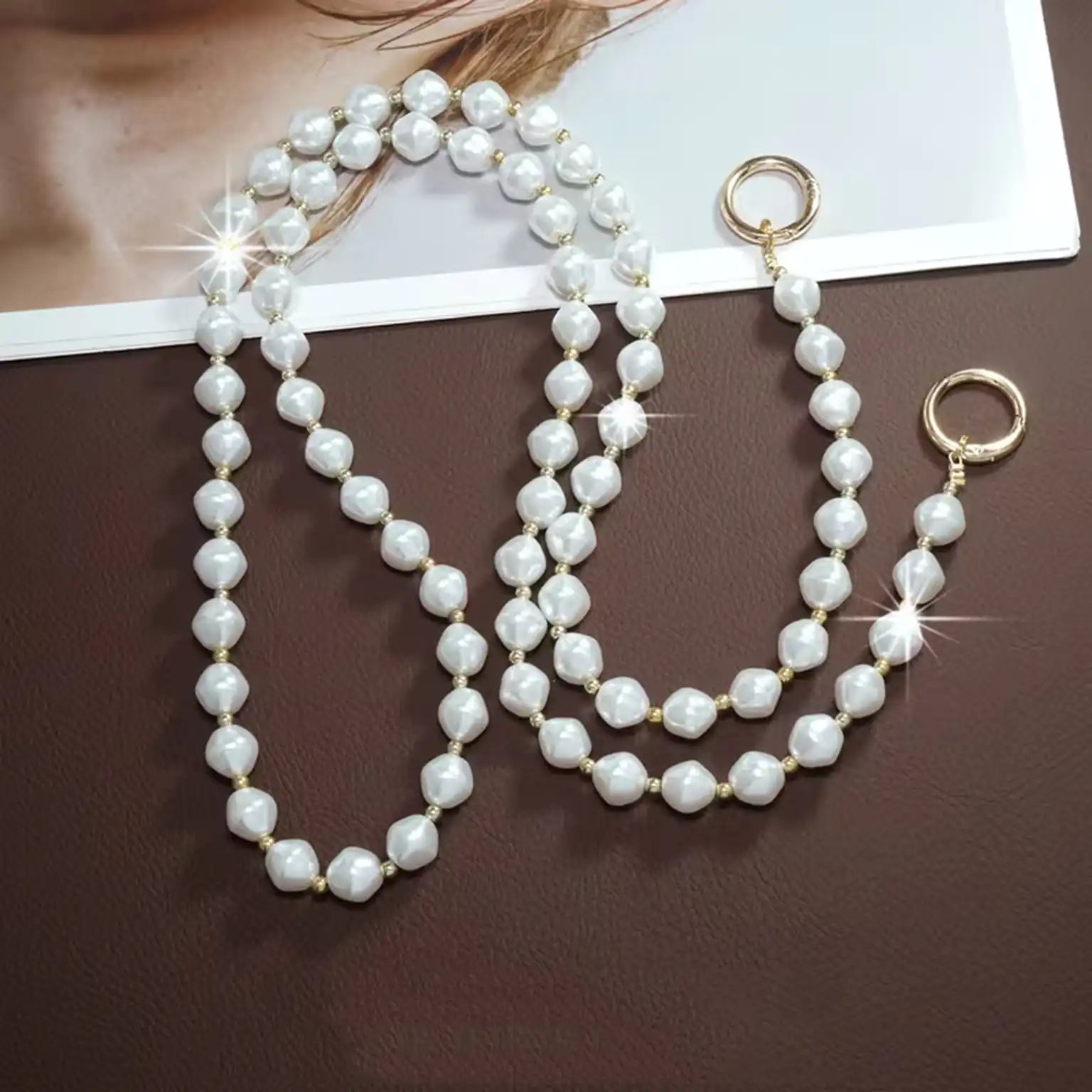 Enhancement Luxurious White Lantern Pearls Long Strap for The Neck And Shoulder Phone Lanyard with Transparent Card Holder