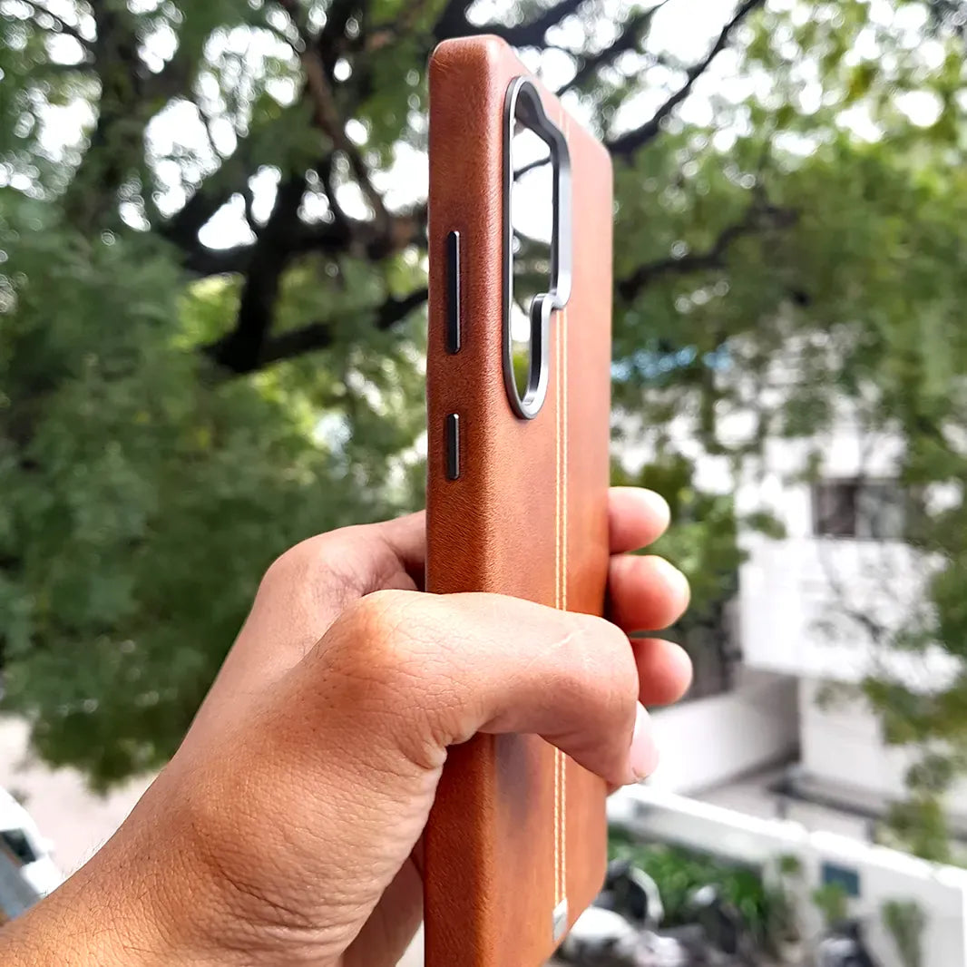 ktusu Generic Cases & Covers Slim Retro Business Leather Cover with Metal Frame Camera Protection for Samsung S23 Ultra Brown